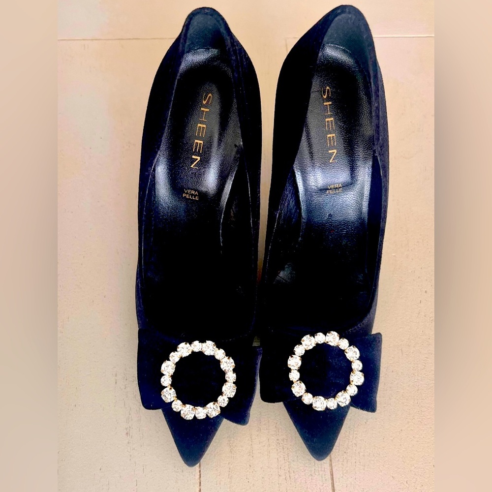 BLACK VELVET SHOES WITH Black Satin Bow&Crystal Broach